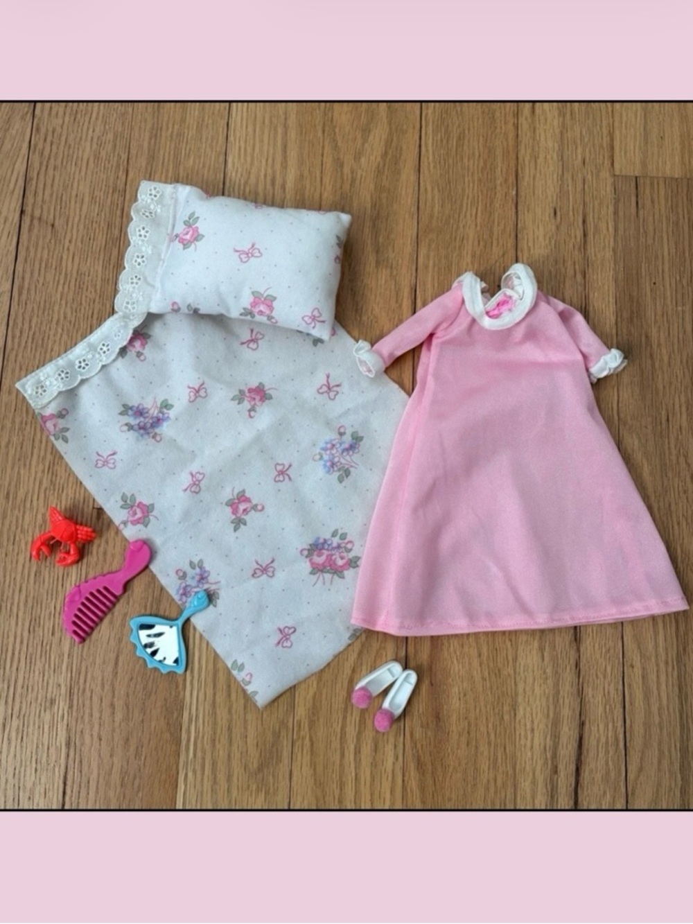 Disney’s The Little Mermaid, 
Ariel’s Bedtime at the Palace
Accessory Set, Tyco
